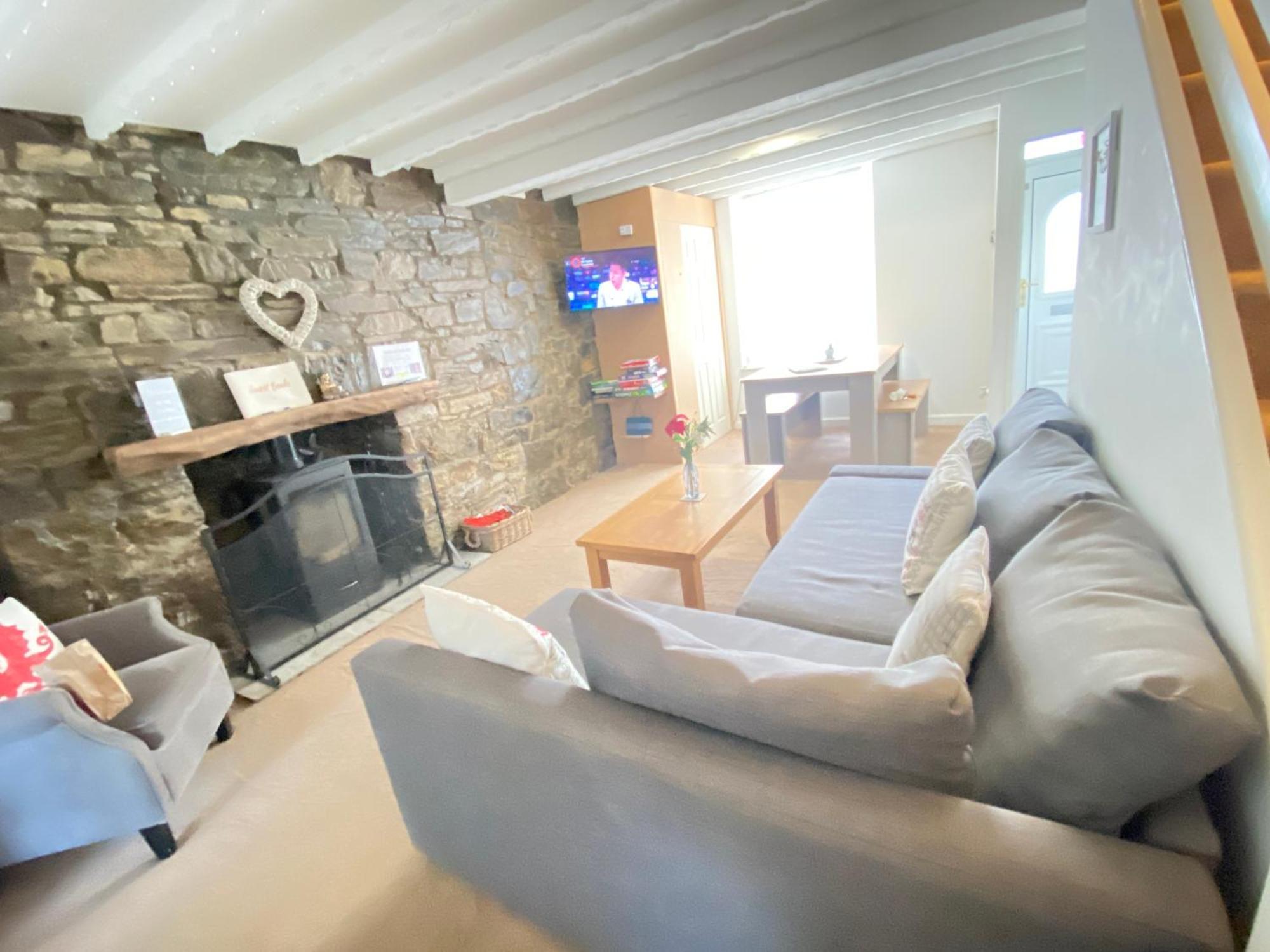 Villa The Cwtch, Log Fire, Sleeps 6, Nr Zip World, Brecon And Bike Park Wales Aberdare Exterior foto